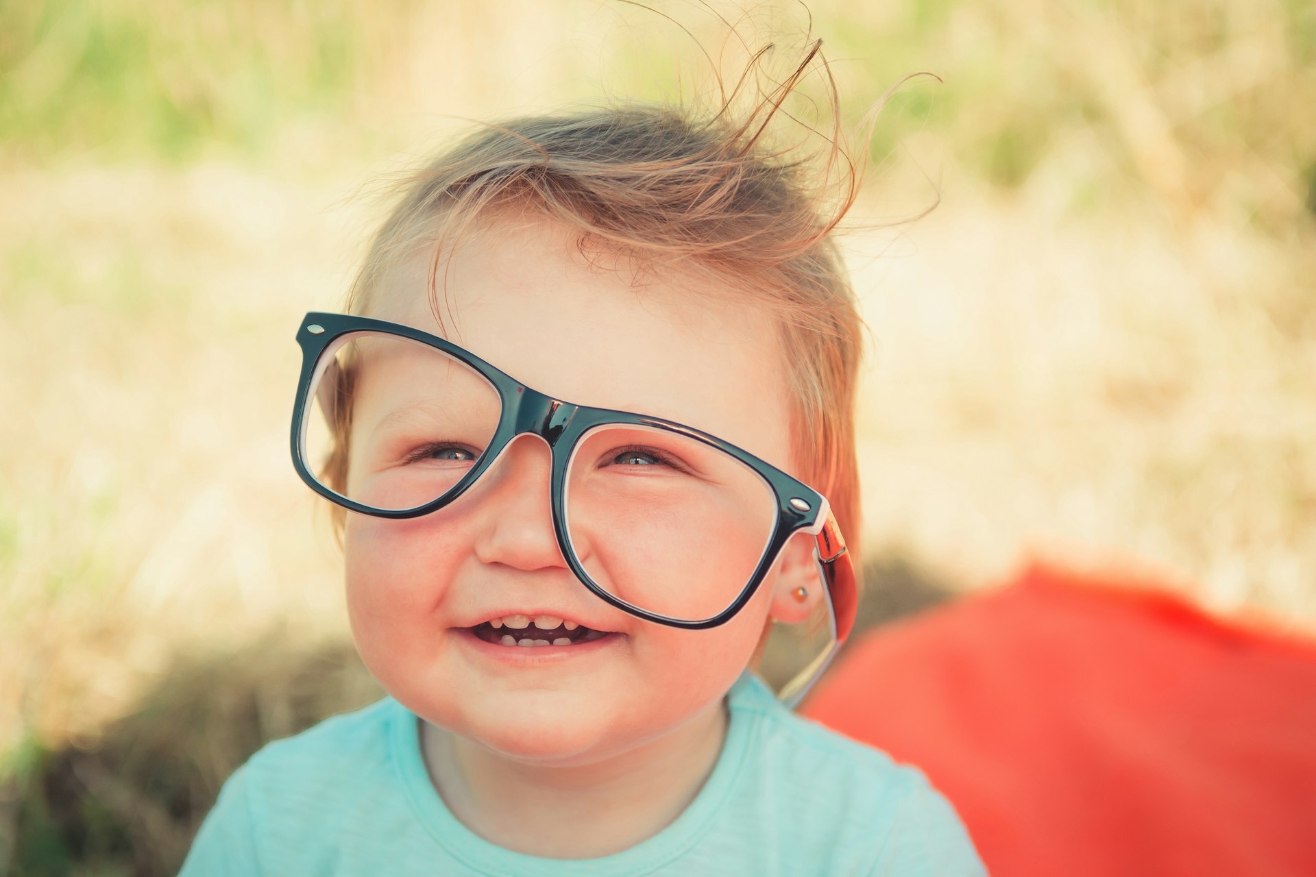 Kind mit Brille – Myopiekontrolle bei The Eyemaker Zürich